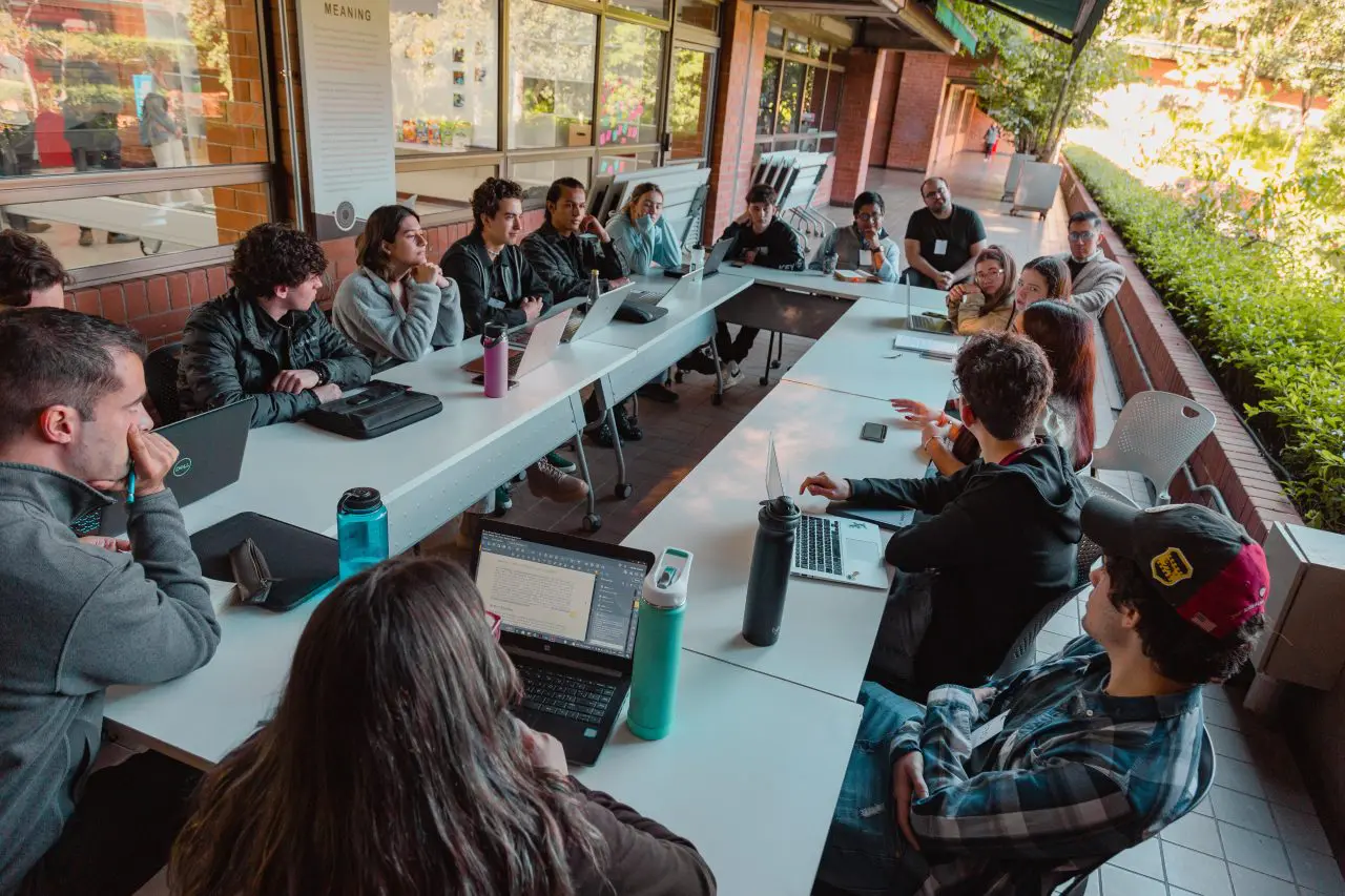 Universidad Francisco Marroquin UFM Michael Polanyi College MPC GRUPO DE ALUMNOS EN CLASE Co Creation Liberal Arts